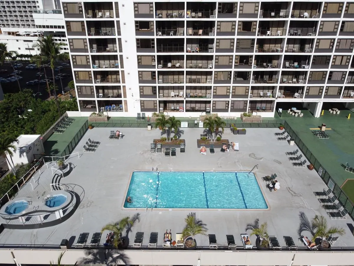 Апартаменты Waikiki Banyan Fabulous Ocean View Condo With Free Parking Гонолулу США