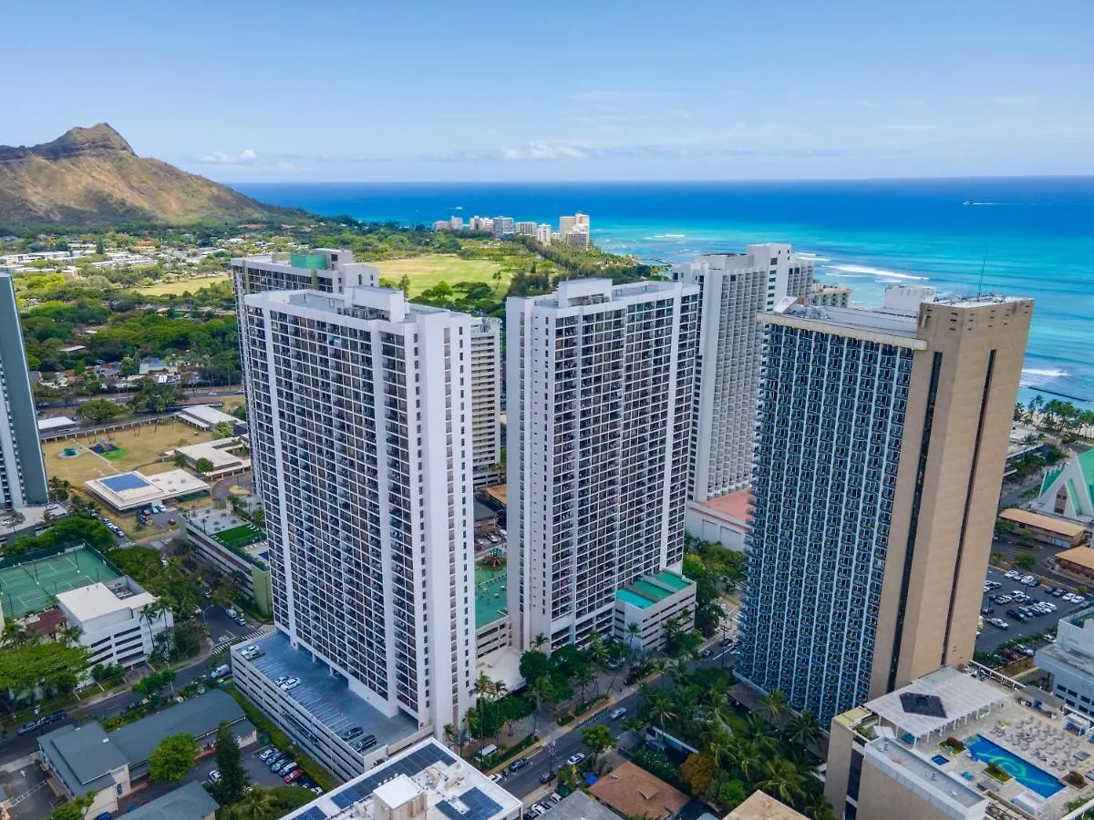 Апартаменты Waikiki Banyan Fabulous Ocean View Condo With Free Parking Гонолулу