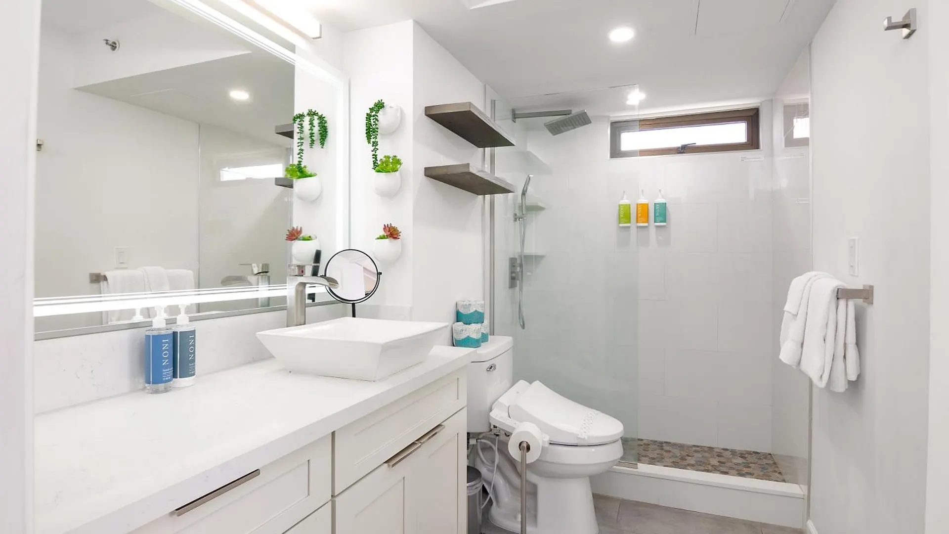 Апартаменты Waikiki Banyan Fabulous Ocean View Condo With Free Parking Гонолулу