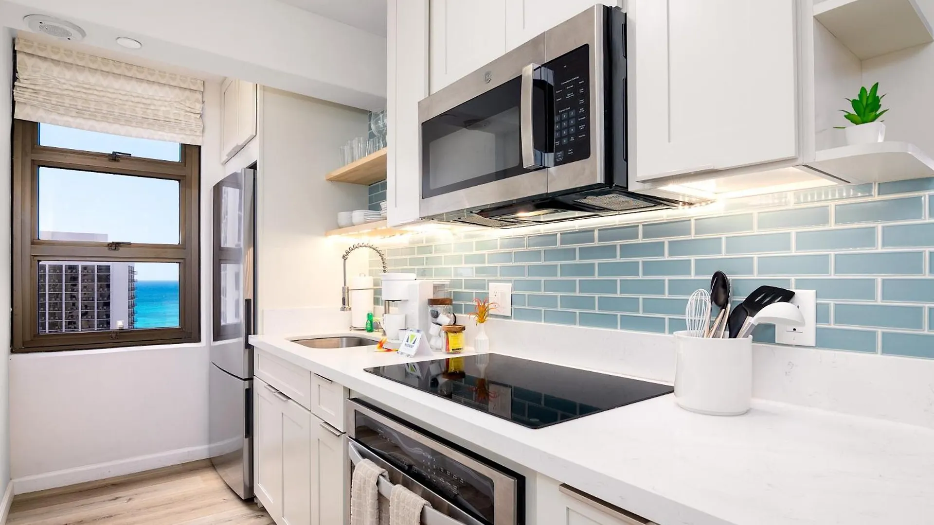 Waikiki Banyan Fabulous Ocean View Condo With Free Parking Гонолулу 0*,